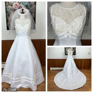 Fabulous Vintage 90s Lady Eleanor Wedding Gown & Veil!